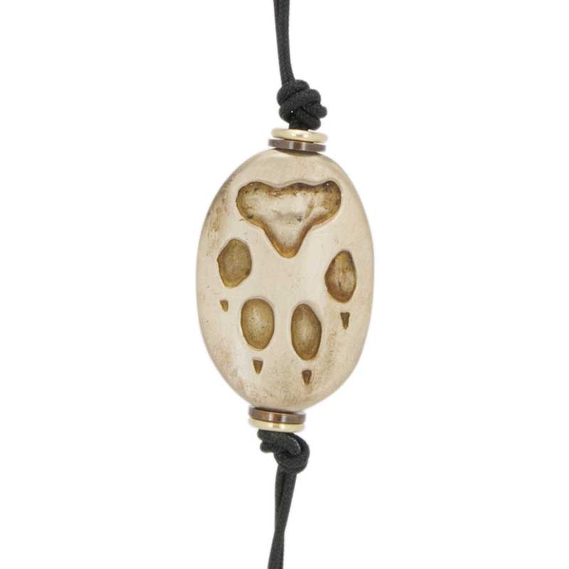 Wolf Amulet Zipper Pull : The amulet features a highly-detailed wolf's head.