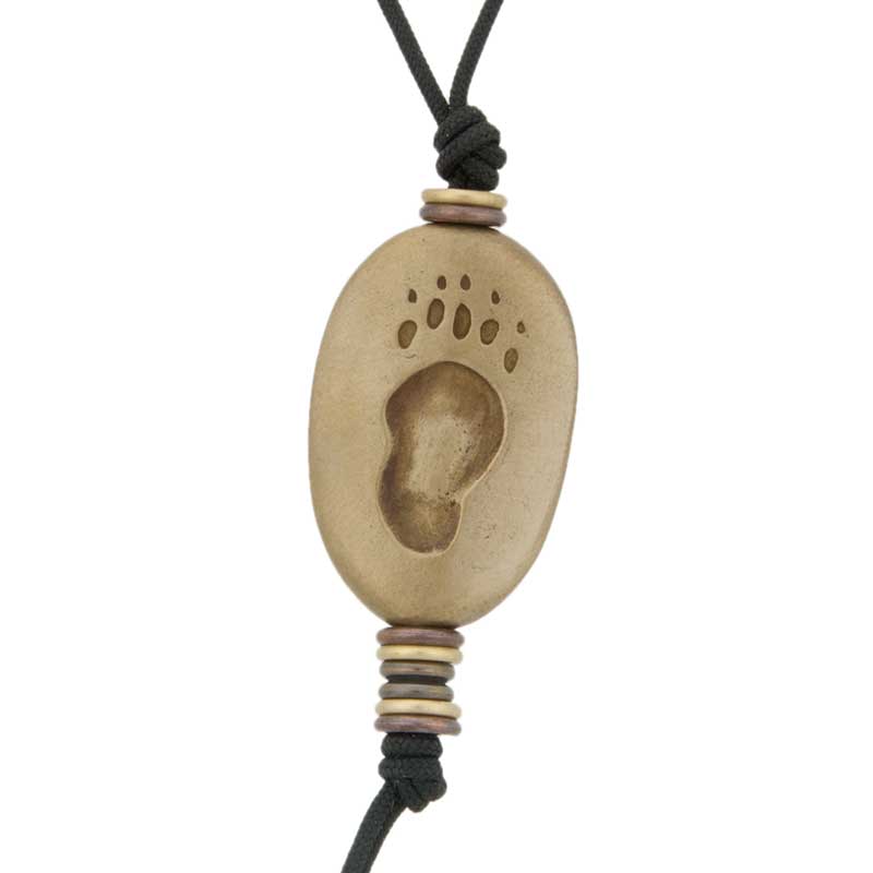 Bear Amulet : The reverse side features the bear's pawprint.
